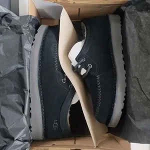 UGG | Shoes | Ugg Campout Comfy Black Suede Laceup Lowtop 